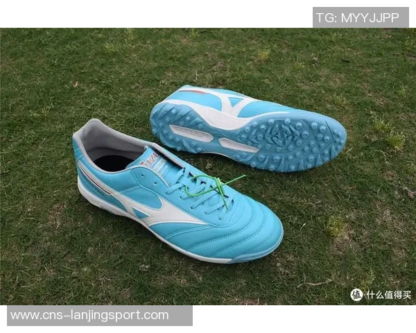 袋鼠皮足球鞋的优雅与性能完美结合让你在赛场上尽显风采 袋鼠皮足球鞋的优雅与性能完美结合让你在赛场上尽显风采